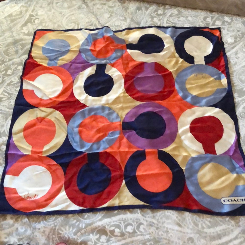 Coach C-Logo Scarf in 100% Silk - Picture 4 of 6